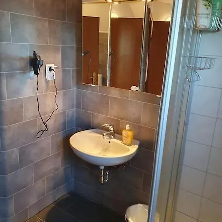 Bright & Spacious 3-bedroom Flat
